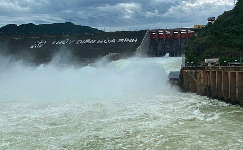 20 giờ hôm nay thủy điện Hòa Bình xả lũ- Ảnh 1.