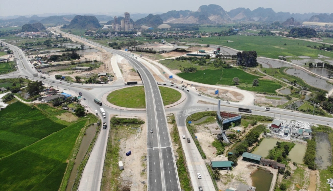 Cao tốc Mai Sơn - quốc lộ 45 đoạn qua tỉnh Ninh Bình. Ảnh: Lê Hoàng