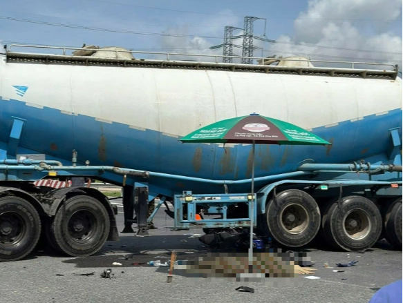 Hai người tử vong sau va chạm với xe bồn chở xỉ than ở nhiệt điện Vĩnh Tân- Ảnh 1.