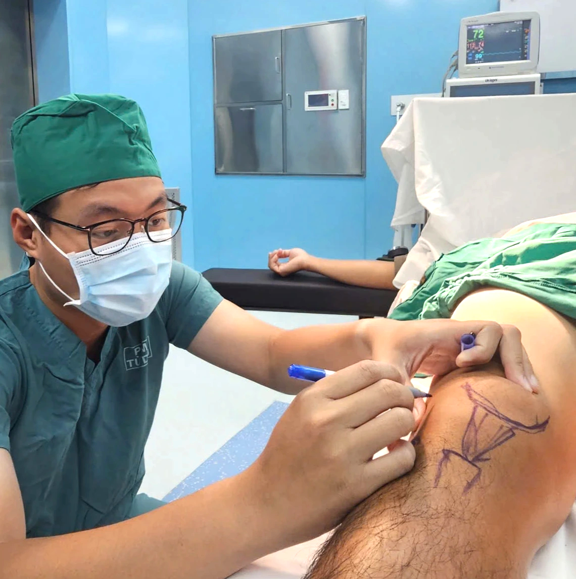 Hình ảnh đẹp từ phòng mổ cứu người ở đặc khu Côn Đảo- Ảnh 1.