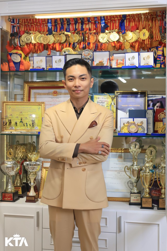 Người quen tiết lộ sự thật ít ai biết về Phan Hiển- Ảnh 1.