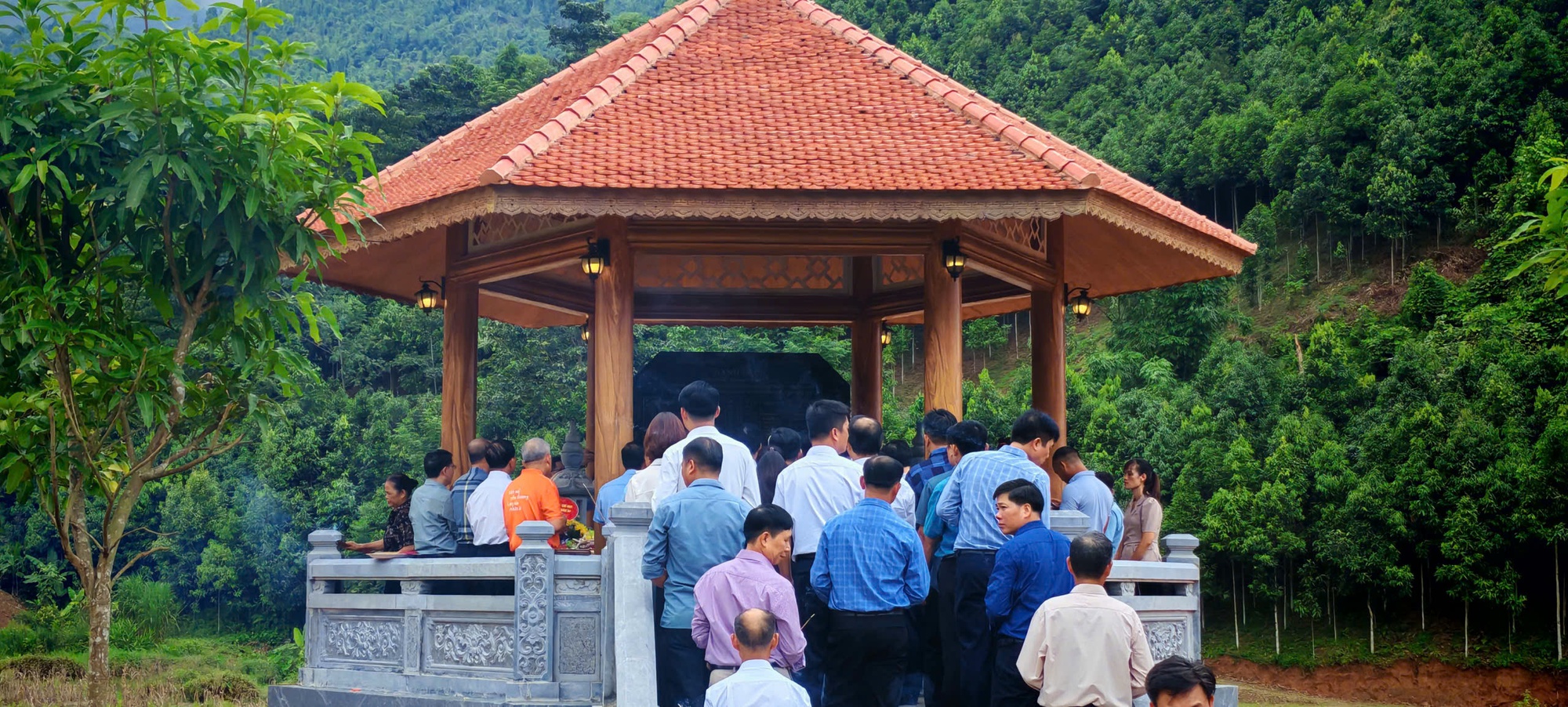 Tưởng niệm 67 người dân Làng Nủ thiệt mạng do lũ quét trong bão Yagi- Ảnh 1.