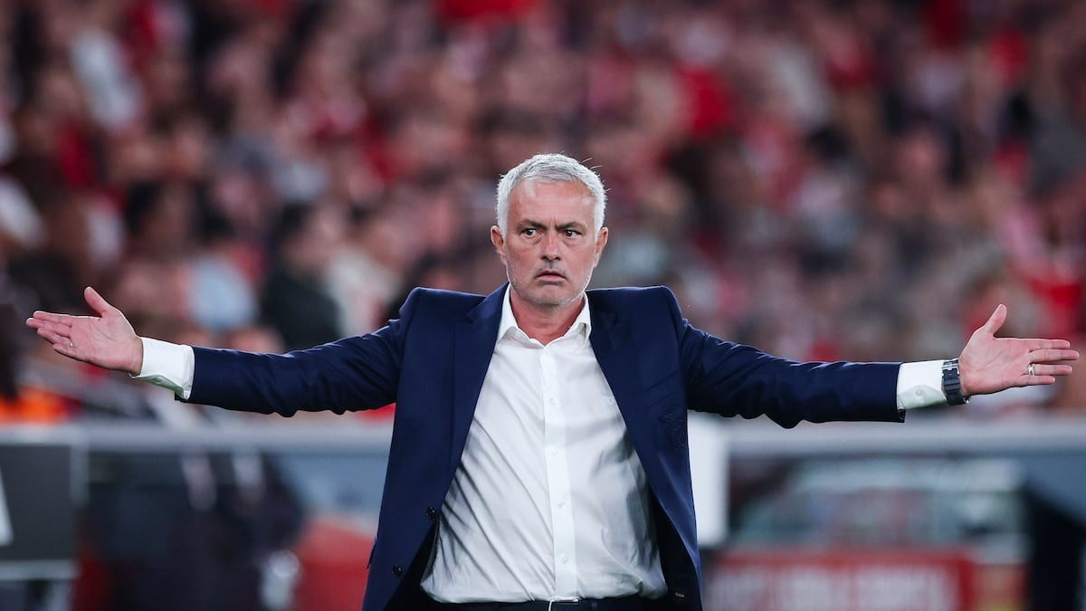 Vừa trở lại ghế huấn luyện, Jose Mourinho đã bị khiếu nại
