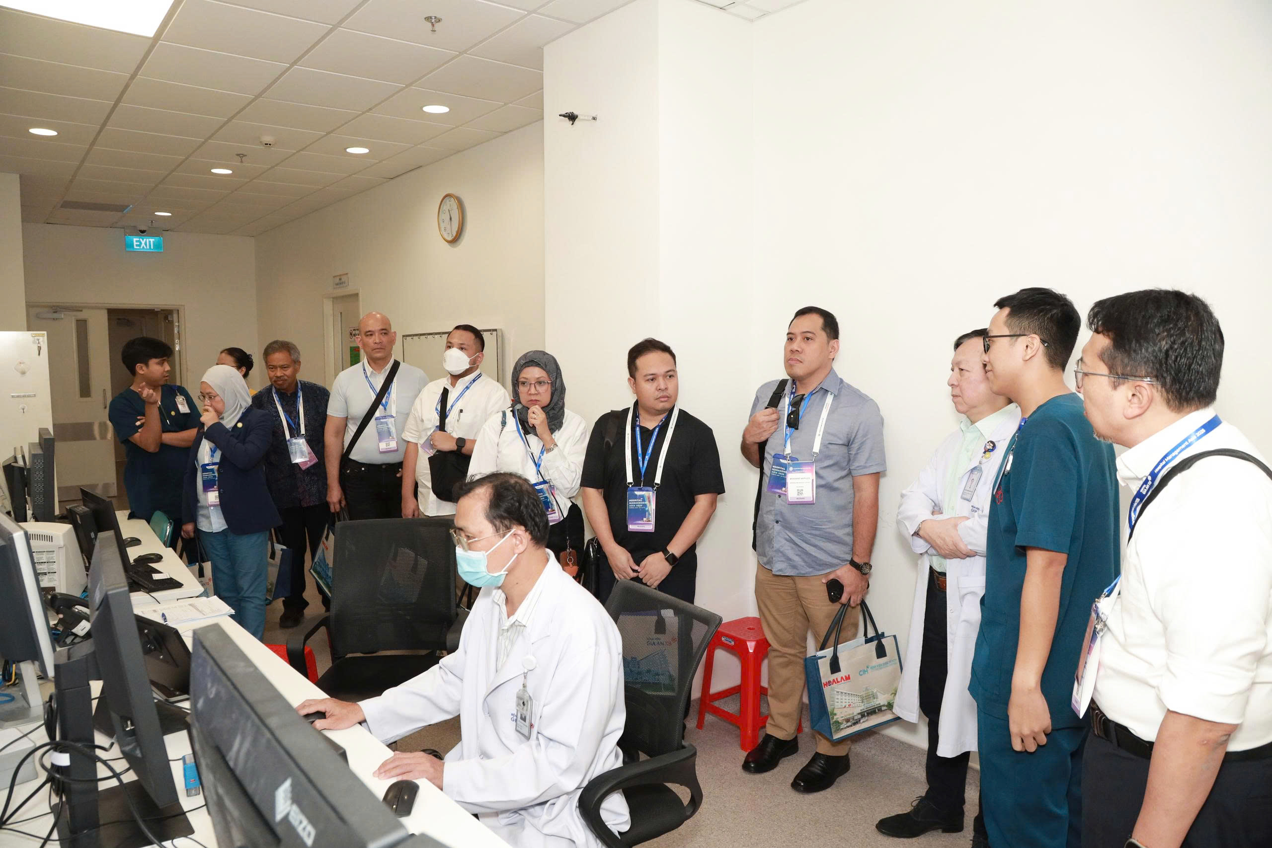 Y tế kỹ thuật cao gây ấn tượng với lãnh đạo bệnh viện châu Á - Ảnh 1.