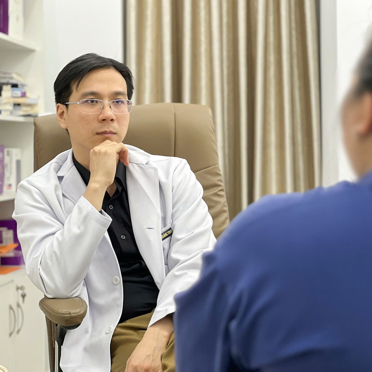 ThS. BS Lê Hoàng Vinh là vị bác sĩ có chuyên môn cao trong ngành Phẫu thuật thẩm mỹ