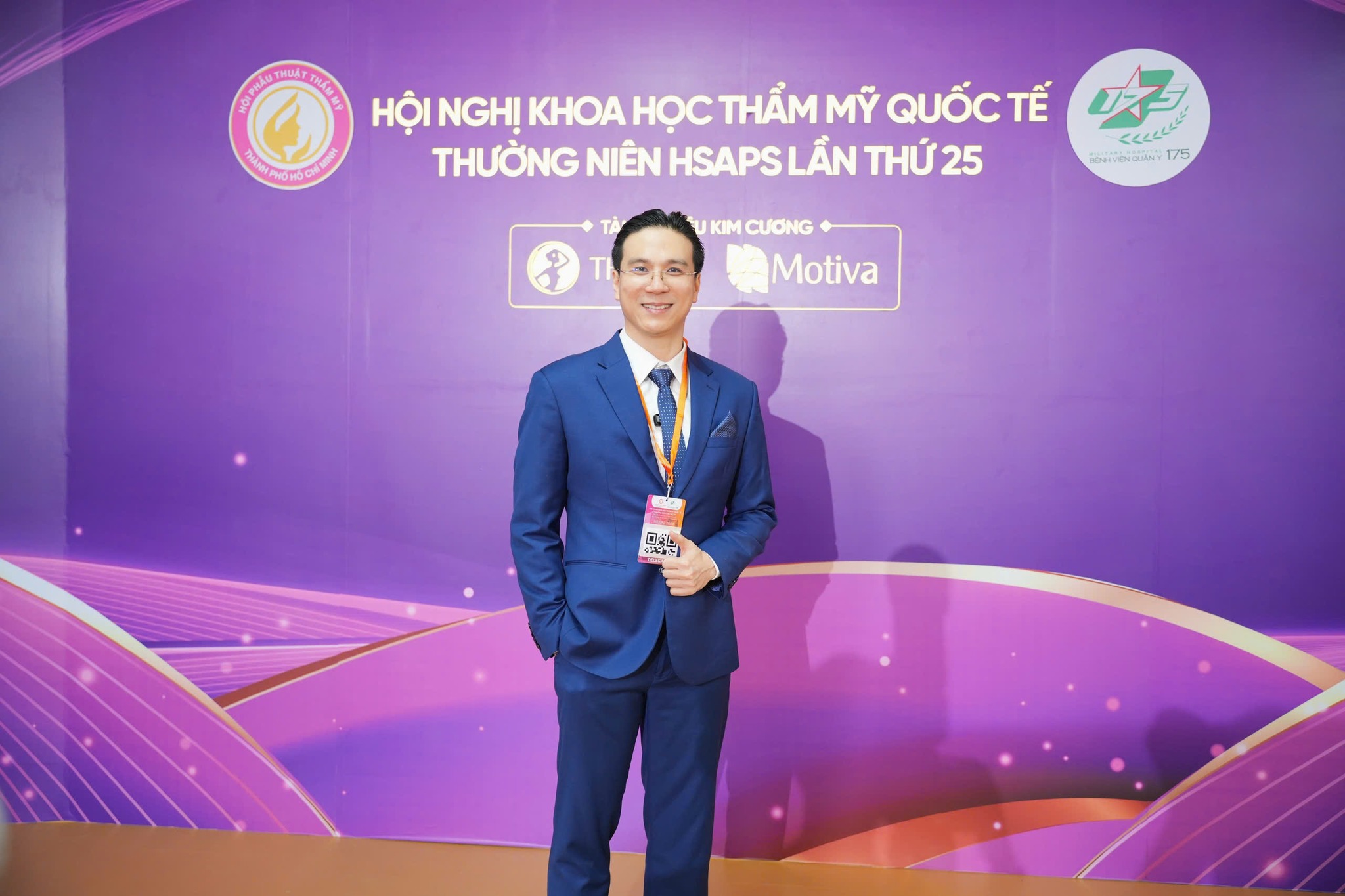 Thạc sĩ Bác sĩ Lê Hoàng Vinh với hơn 20 năm kinh nghiệm trong ngành Phẫu thuật - Tạo hình Thẩm mỹ.