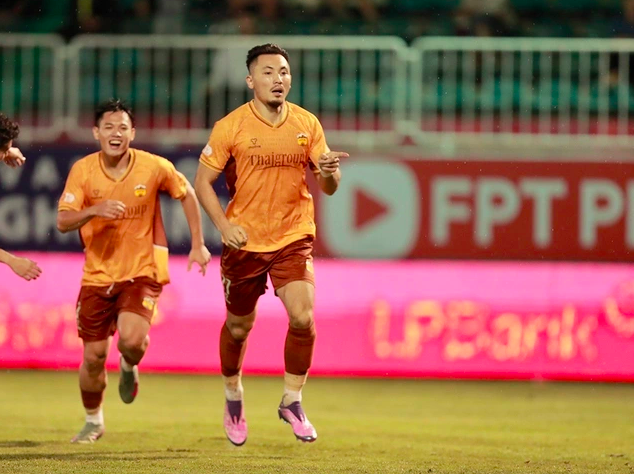 Ai ngờ có ngày Nam Định đấu HAGL để đua trụ hạng: V-League khắc nghiệt cỡ này