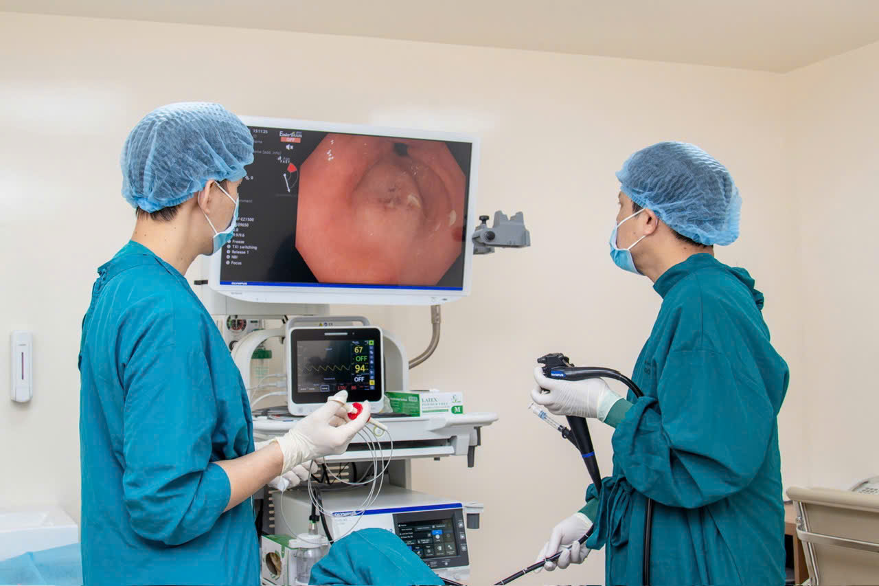 Bác sĩ: Vì sao ung thư dạ dày, đại trực tràng ngày càng trẻ hóa? - Ảnh 1.