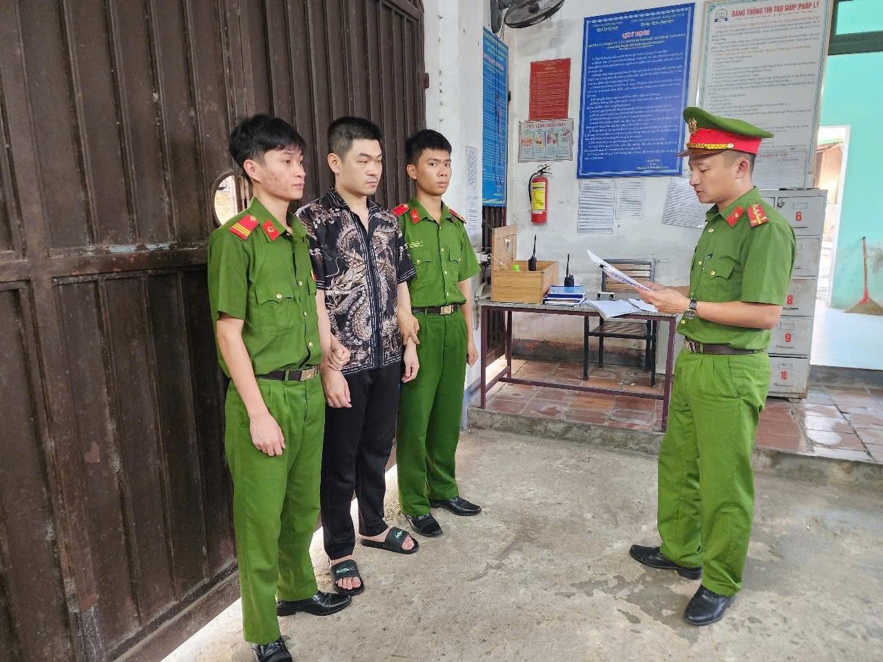 Bắt Trần Quang Huy Tàng trữ trái phép chất ma túy tại phòng trọ ở Hà Tĩnh