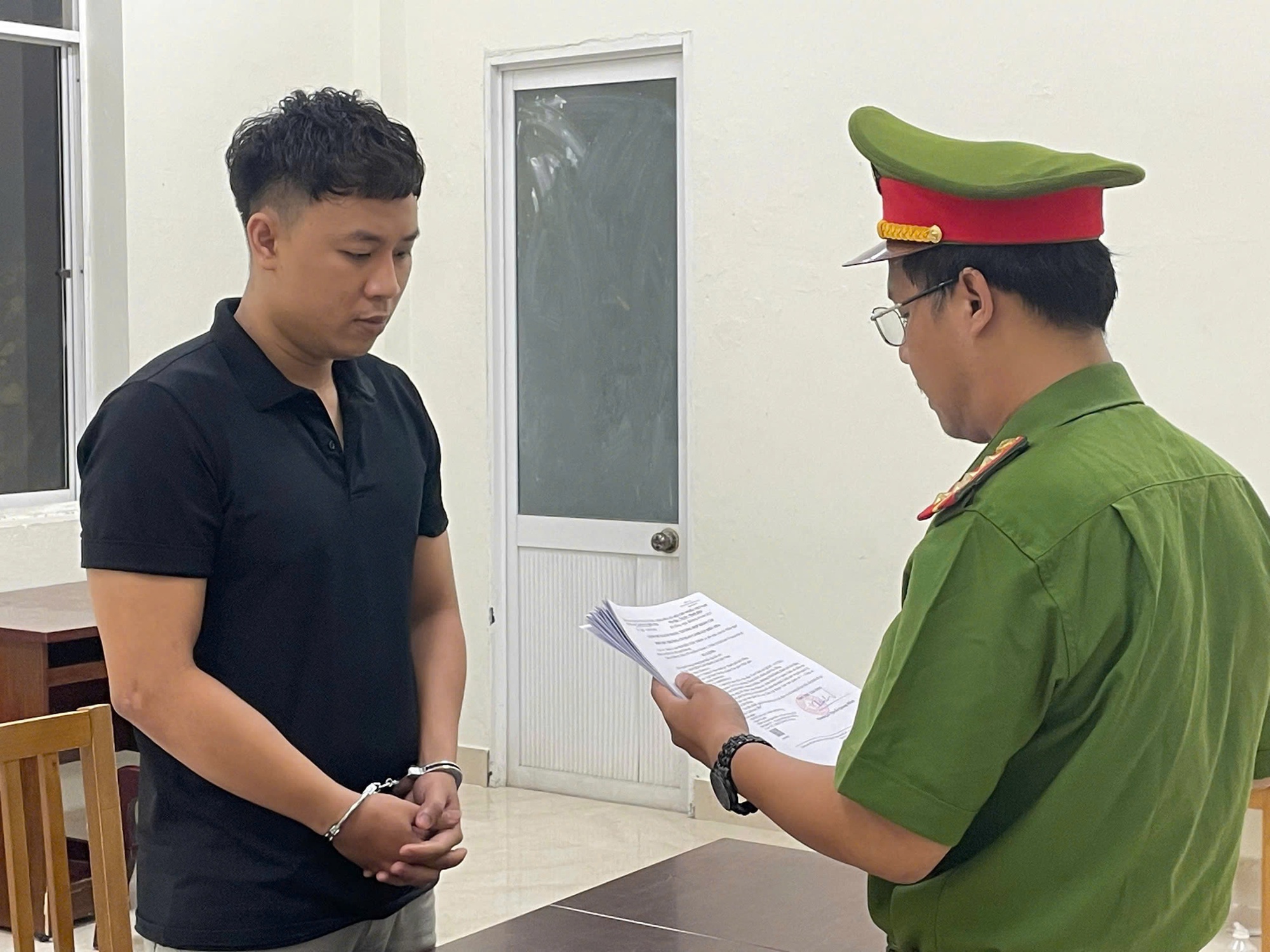 Bắt khẩn cấp Nguyễn Văn Thân - nam thanh niên giả danh công an, hiếp dâm thiếu nữ 18 tuổi- Ảnh 1.