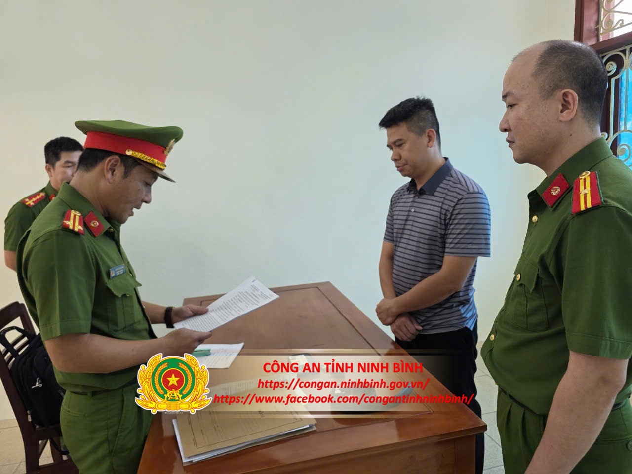 Bắt tạm giam công chức Trần Ngọc Doanh- Ảnh 1.