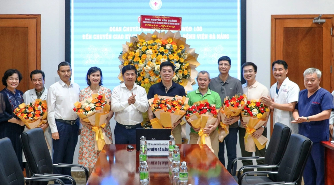 Bệnh viện Đà Nẵng thực hiện thành công cặp ghép gan từ vợ hiến tặng cho chồng - Ảnh 1.