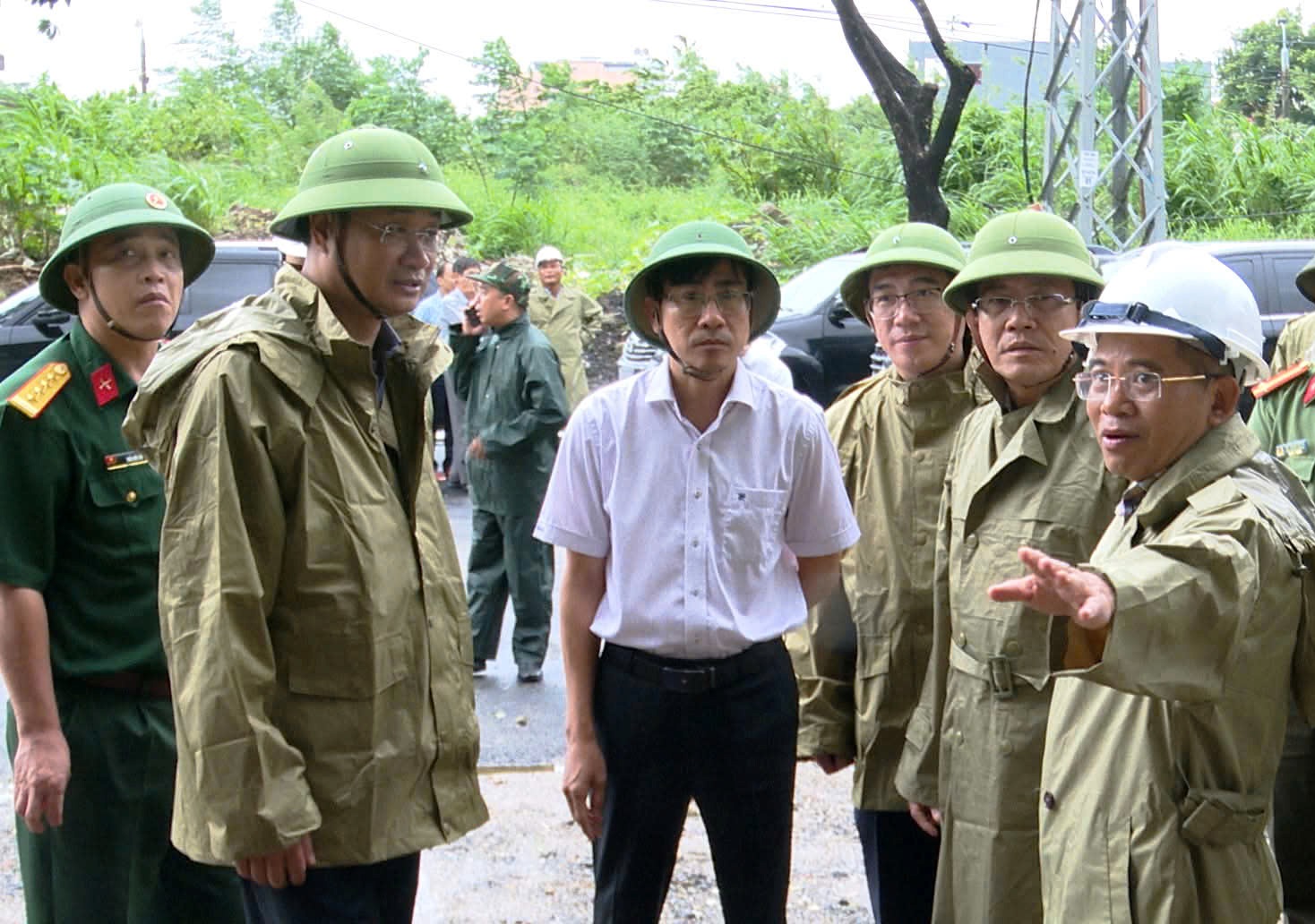 Bí thư Đà Nẵng Lê Ngọc Quang kiểm tra nhiều khu vực xung yếu trước bão Fengshen- Ảnh 1.