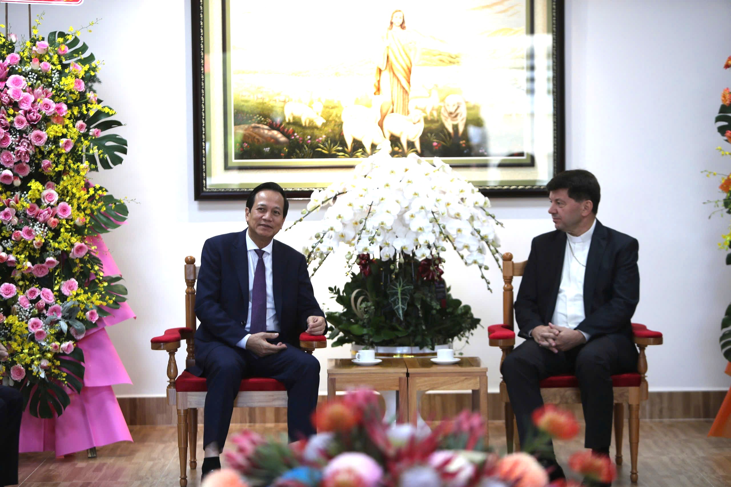 Bộ trưởng Đào Ngọc Dung gặp Tổng Giám mục Marek Zalewski và Hội đồng Giám mục VN - Ảnh 1.