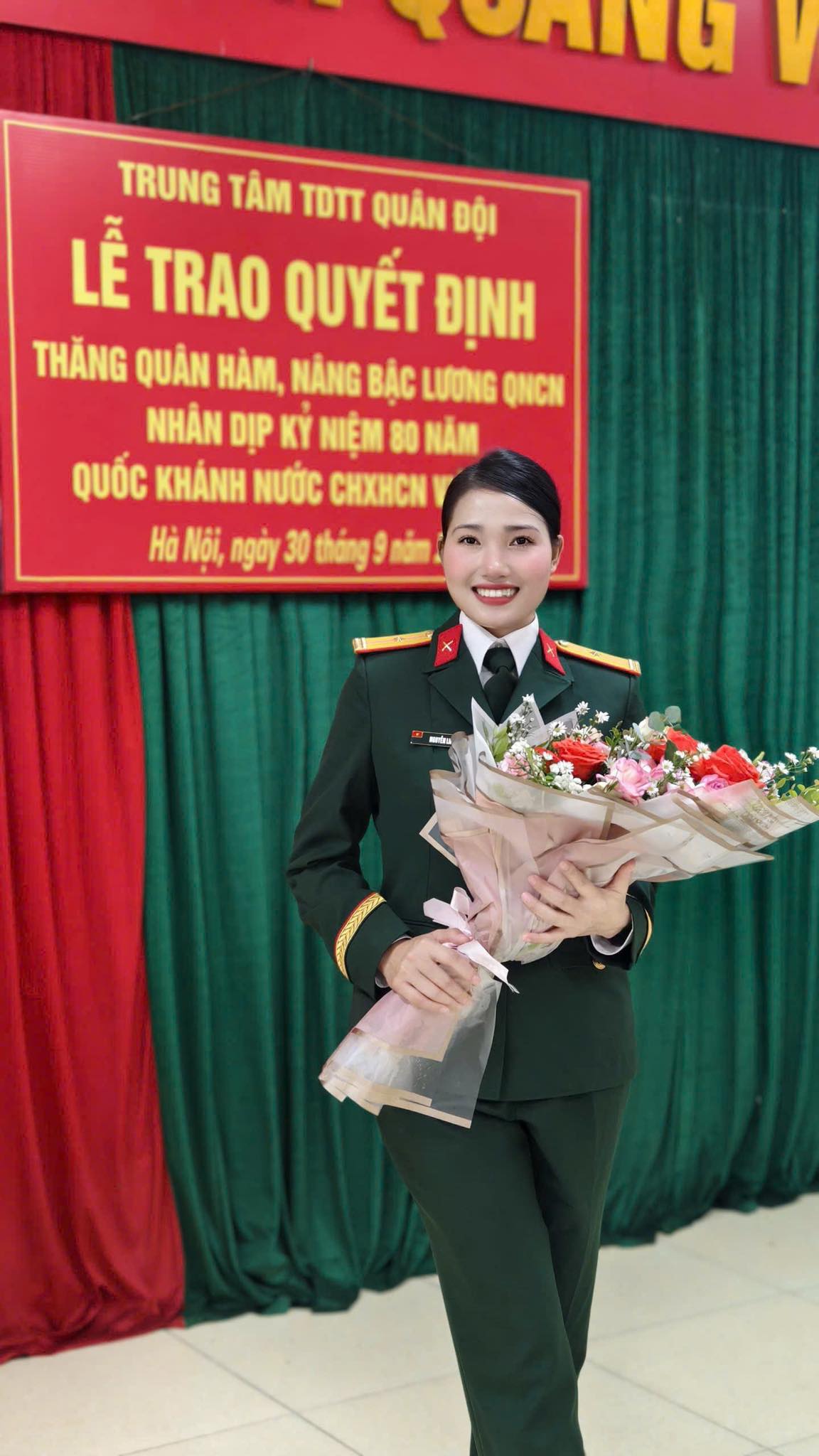 "Bông hồng thép" của điền kinh Việt Nam Nguyễn Linh Na thăng quân hàm thiếu tá