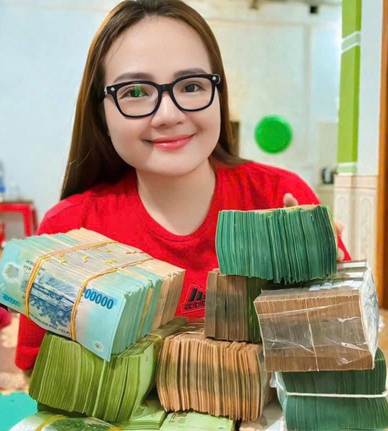 Cái bẫy từ Hoàng Hường, Ngân 98- Ảnh 1.