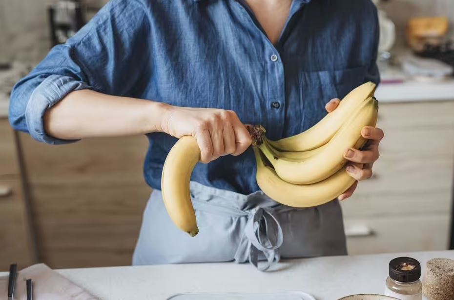 Chuối sẽ không bị thâm nẫu quá nhanh nếu được bảo quản theo cách này: Bạn biết chưa?- Ảnh 1.