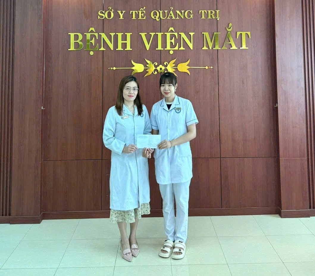 Cứu cụ ông 72 tuổi bất ngờ ngừng tim tại sảnh bệnh viện- Ảnh 1.