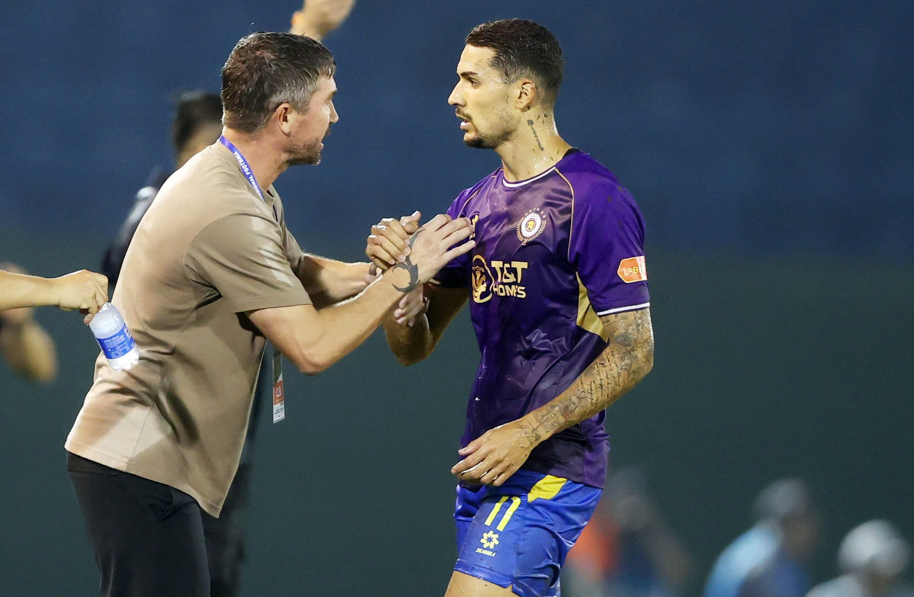 Đỗ Hoàng Hên ghi bàn giúp HLV Harry Kewell cùng Hà Nội thắng ngược nghẹt thở: ‘Tôi rất hạnh phúc’- Ảnh 1.