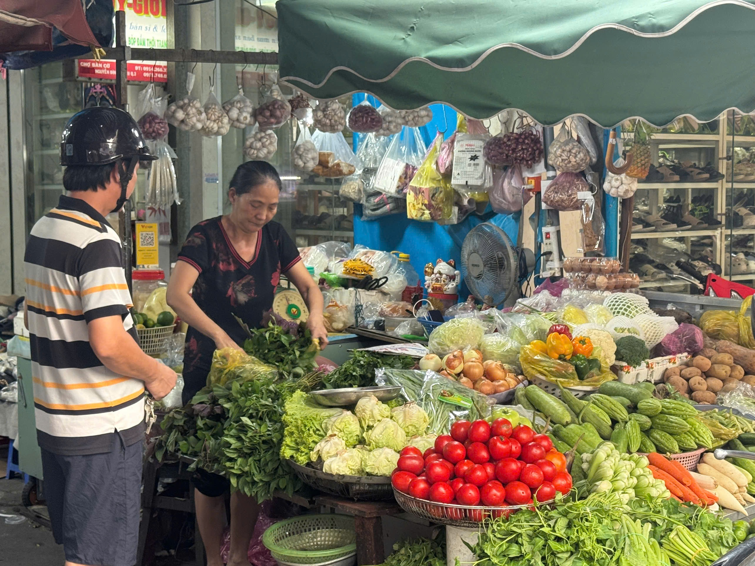 Đời chợ ở TP.HCM: Ai giữ lại một thời chợ?- Ảnh 1.