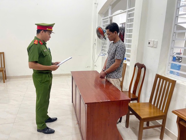 Ghen tuông mù quáng, nam thanh niên tạt xăng truy sát tình địch giữa Đà Nẵng - Ảnh 1.