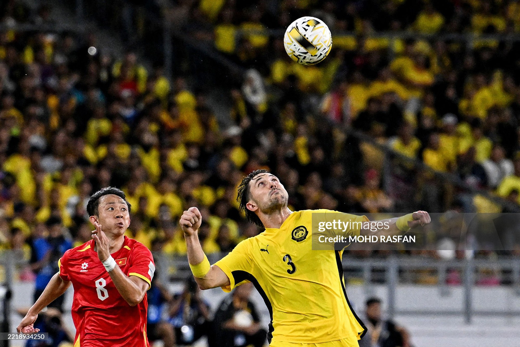 HLV CLB La Liga nói cứng, tin trung vệ nhập tịch Malaysia thoát án: