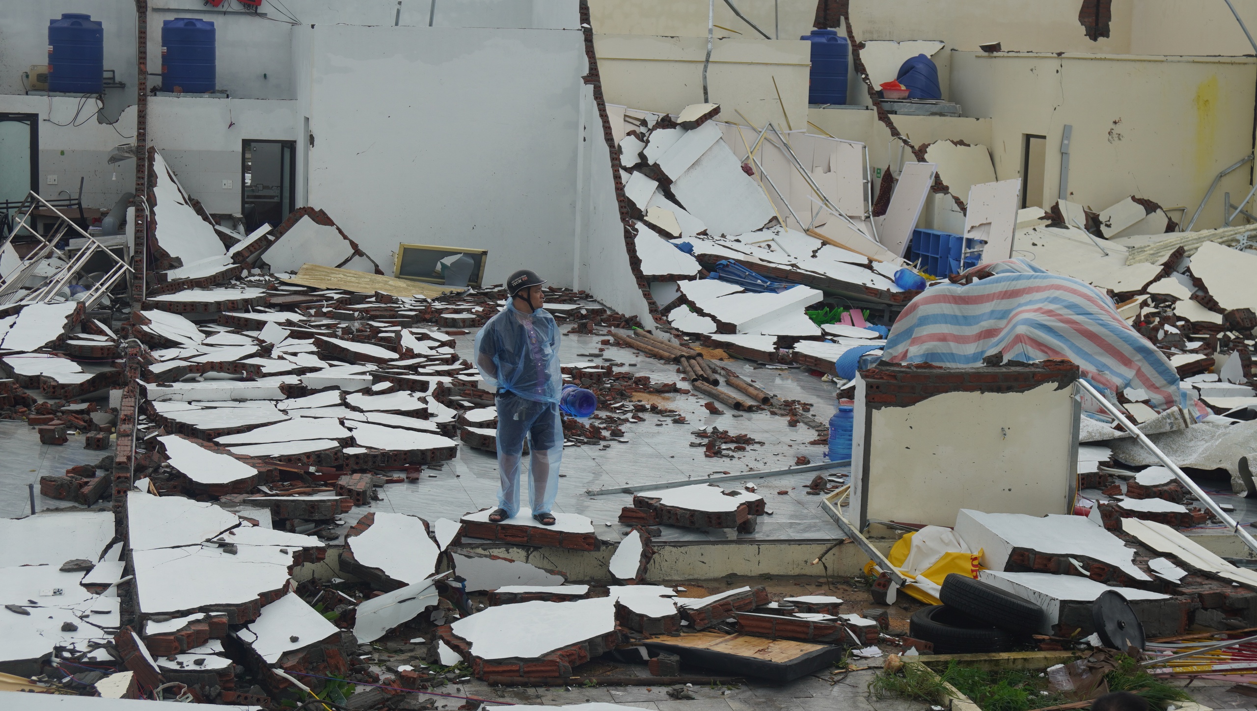 Hiện trường trận lốc xoáy kinh hoàng ở Thanh Hóa- Ảnh 1.