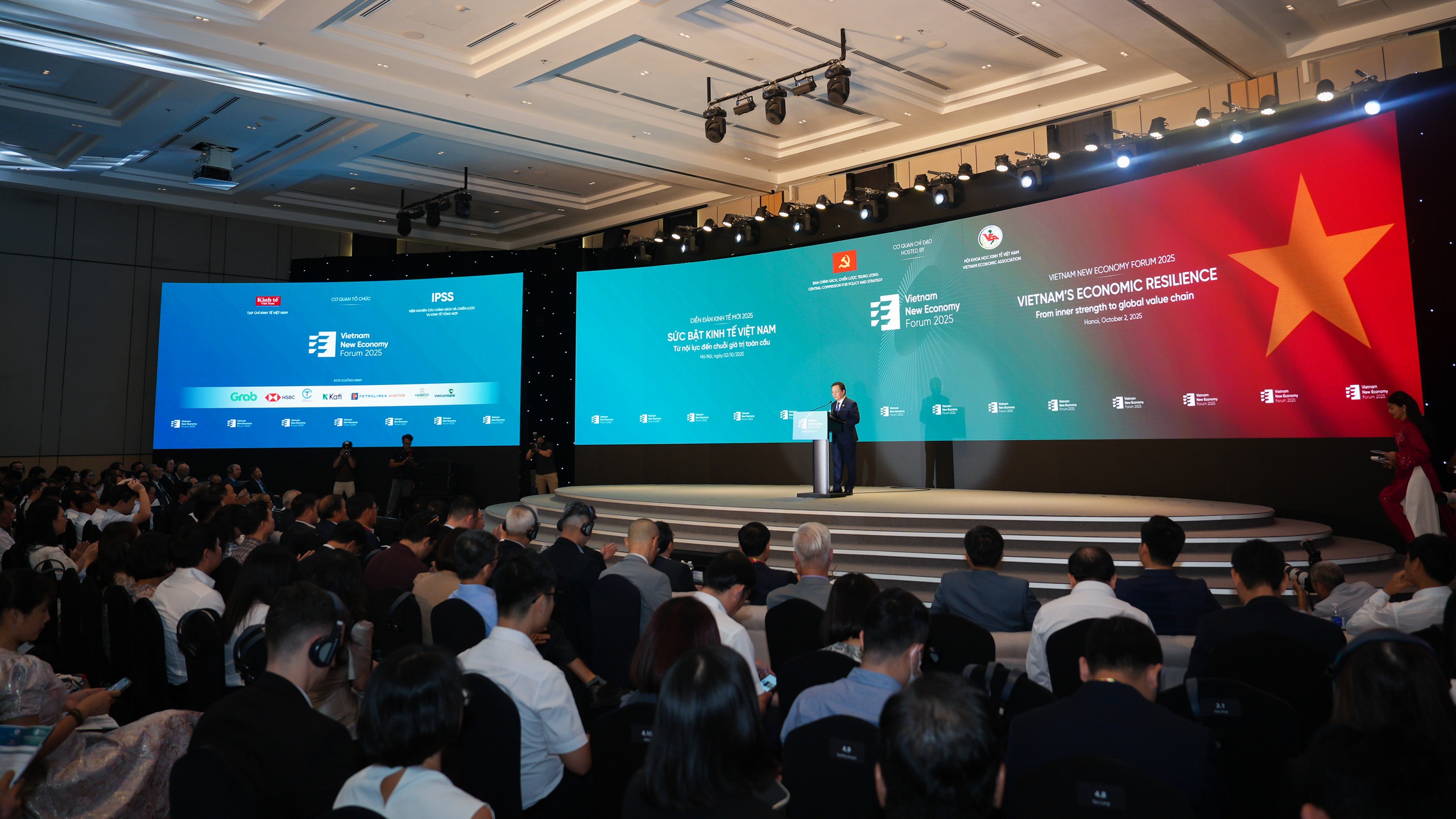 Long Châu được vinh danh