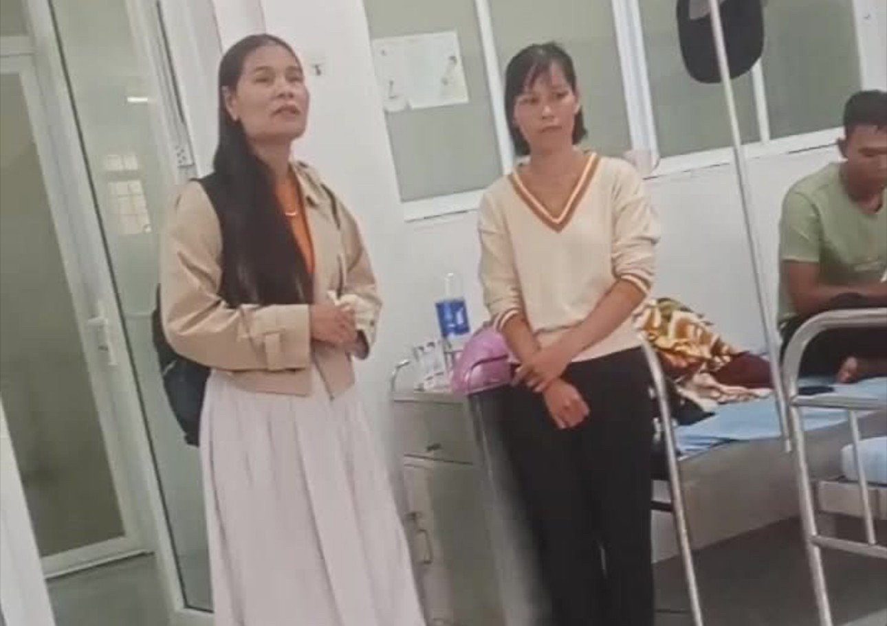 Quảng Trị: Đình chỉ công tác nữ Phó Hiệu trưởng 'độc quyền bếp ăn' sau vụ ngộ độc tập thể.- Ảnh 1.