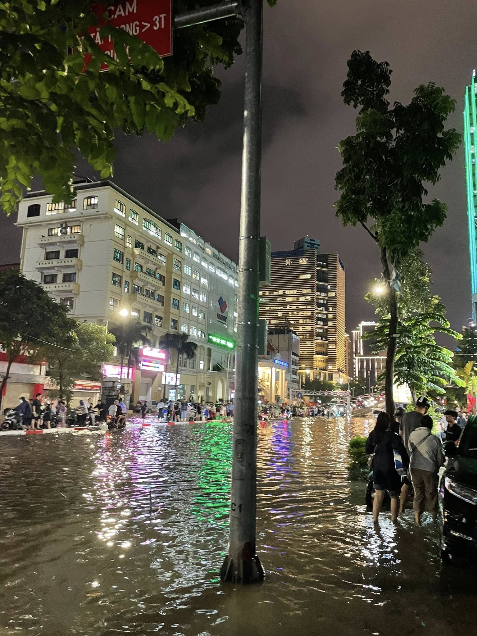 Sau khi lội nước “bì bõm”, cần làm ngay 4 điều sau kẻo bệnh tật tìm đến- Ảnh 1.