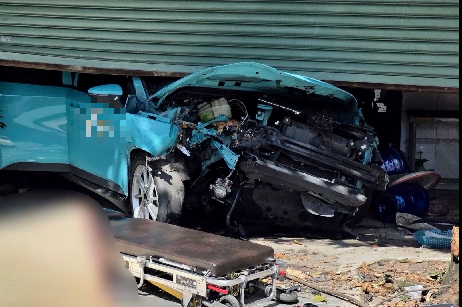 TP.HCM: Xe taxi bất ngờ phóng ngược chiều, nữ hành khách và người đi đường tử vong - Ảnh 1.