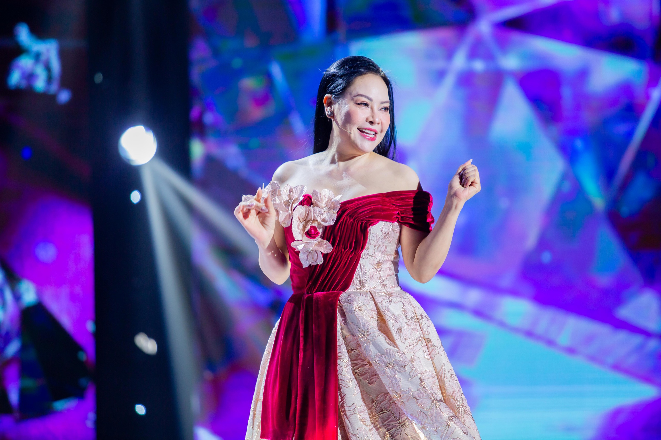 Tâm niệm của ca sĩ Đông Đào ở tuổi 54 - Ảnh 1.