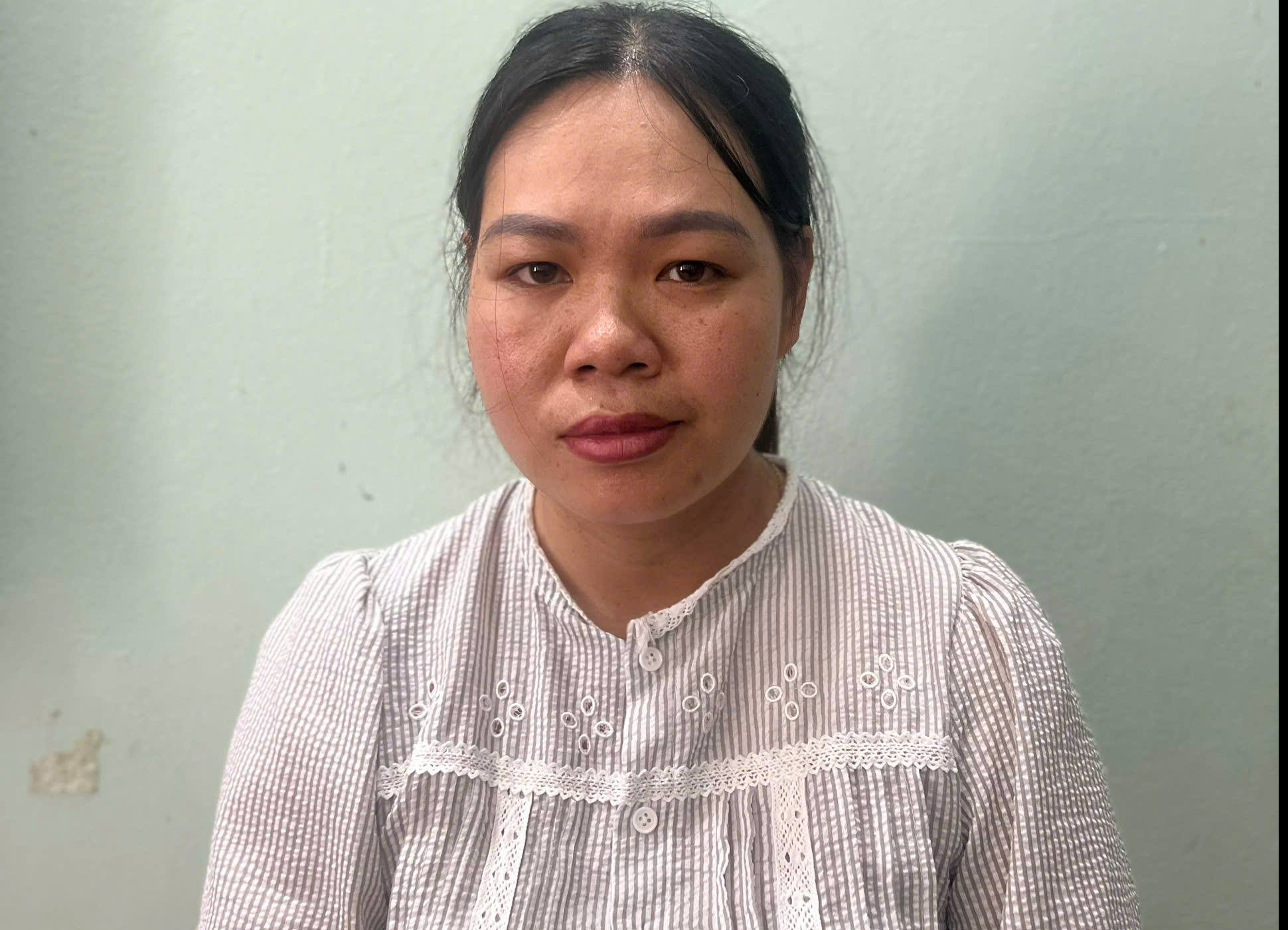 Thi hành lệnh khám xét nơi ở của nữ kế toán Phạm Thị Thủy- Ảnh 1.