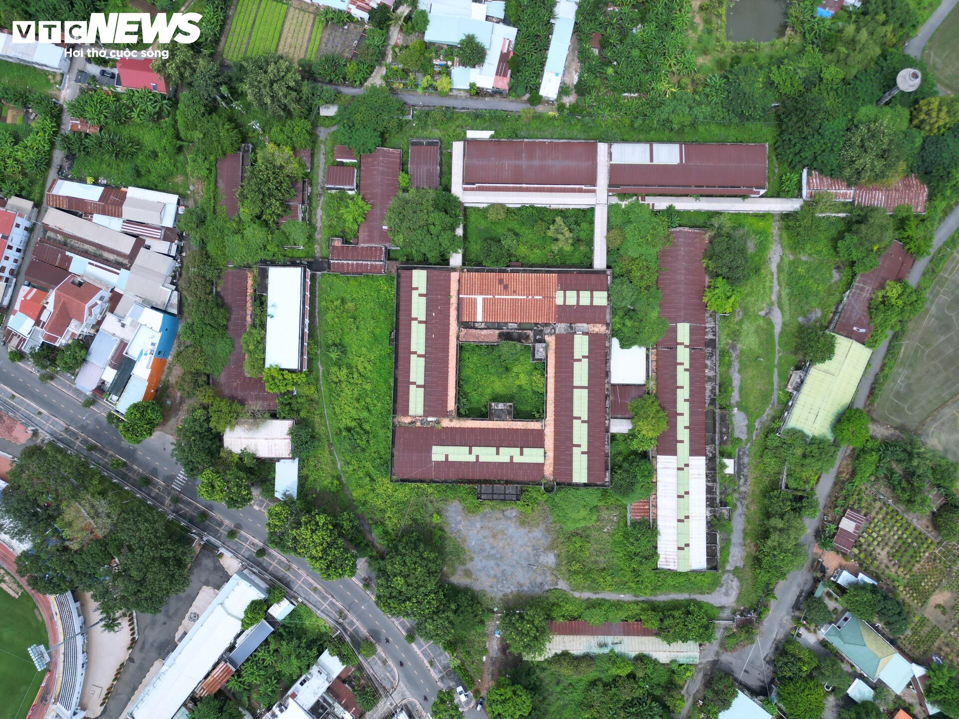 Toàn cảnh 2 bệnh viện bỏ hoang ở TP.HCM chờ 'hồi sinh'- Ảnh 1.