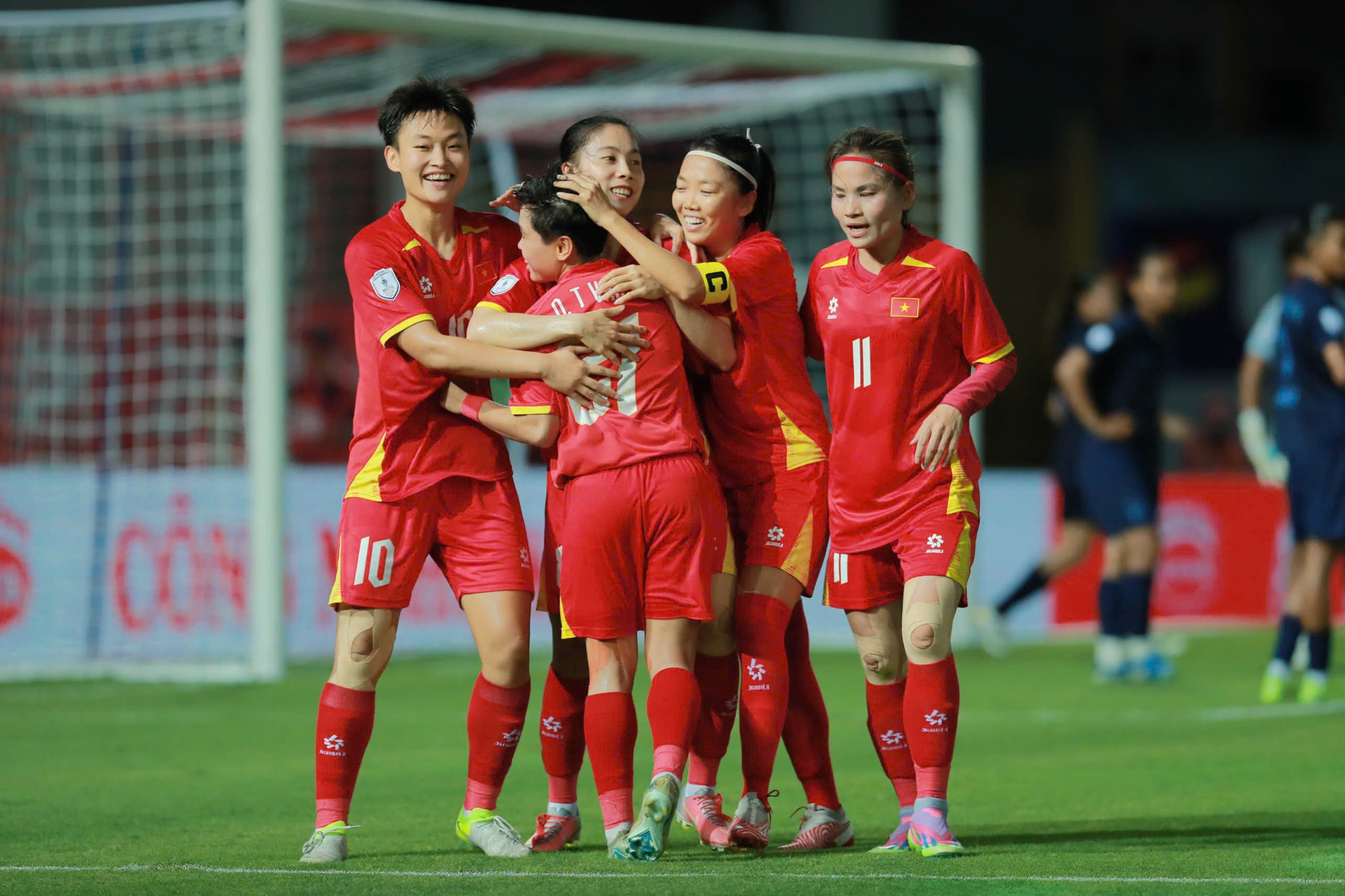 Vì sao đội tuyển nữ Việt Nam vắng Huỳnh Như và cầu thủ Việt kiều?- Ảnh 1.