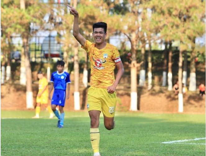 Báo Trung Quốc lo lắng khi HLV Kim Sang-sik triệu tập ngôi sao cao 1m95 khoác áo ĐT Việt Nam- Ảnh 1.