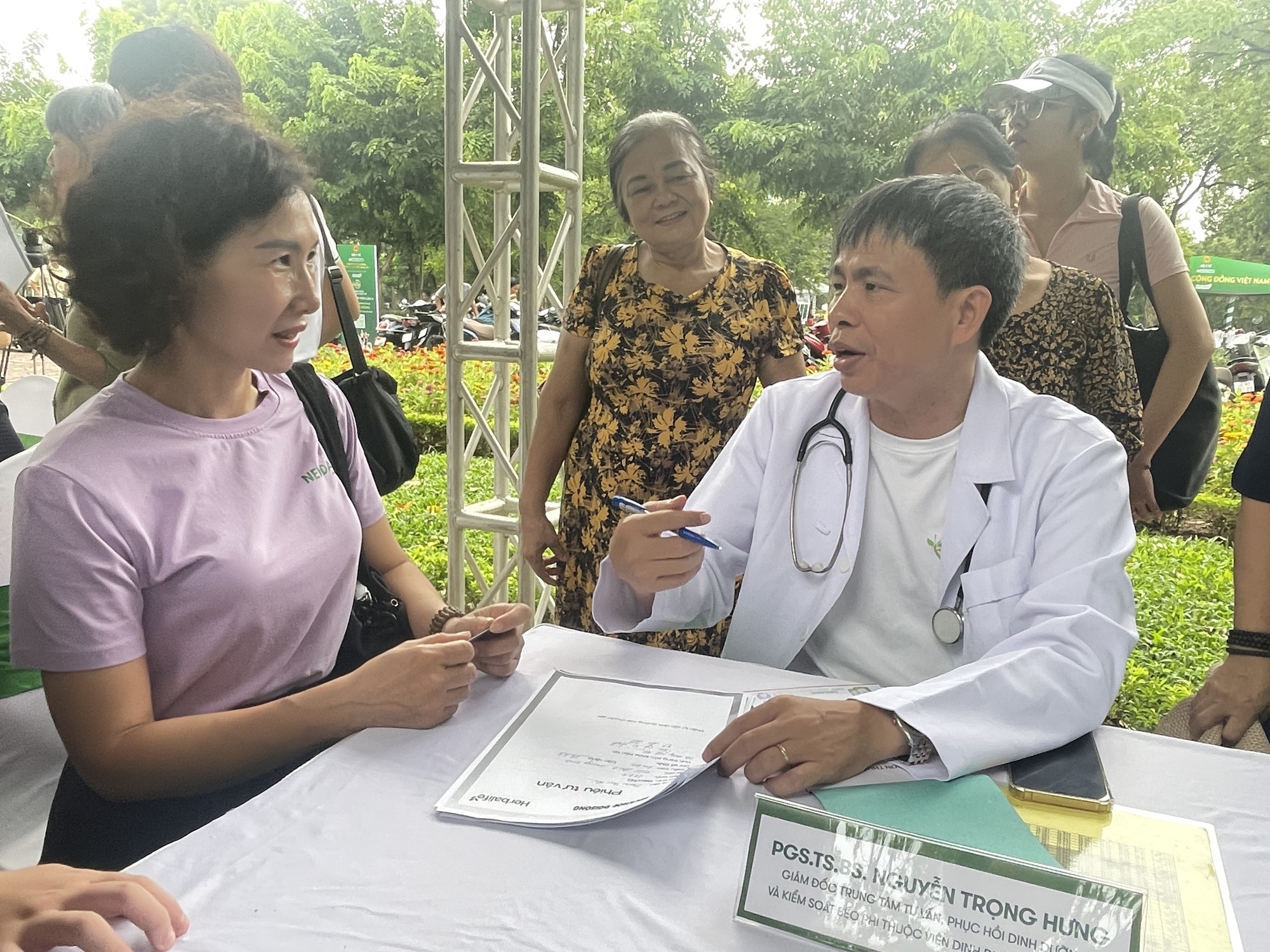 Bỏ cơm, ăn nhiều thịt, chuyên gia dinh dưỡng nói gì?- Ảnh 1.