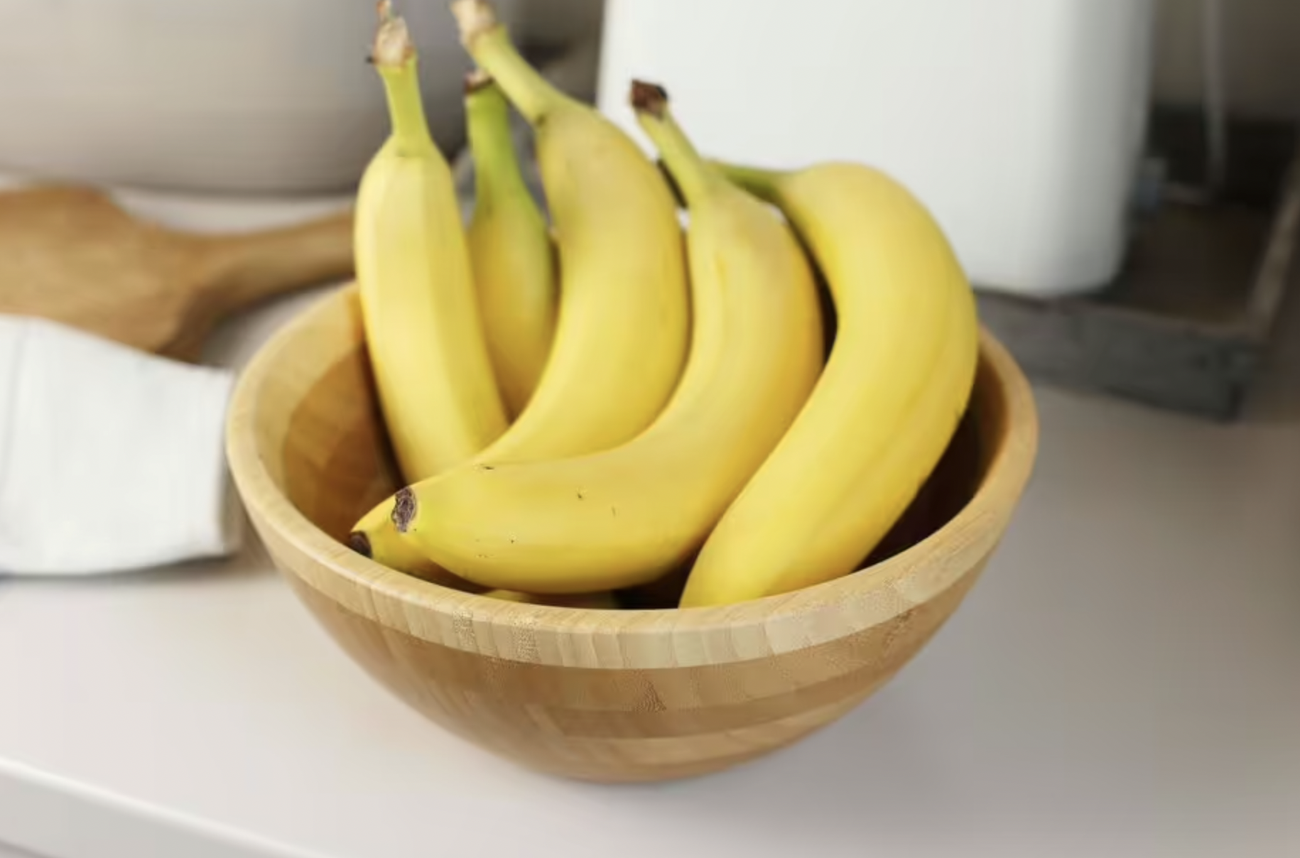Chuối vàng tươi, rắn chắc suốt 4 tuần nếu được cất trong thứ này- Ảnh 1.