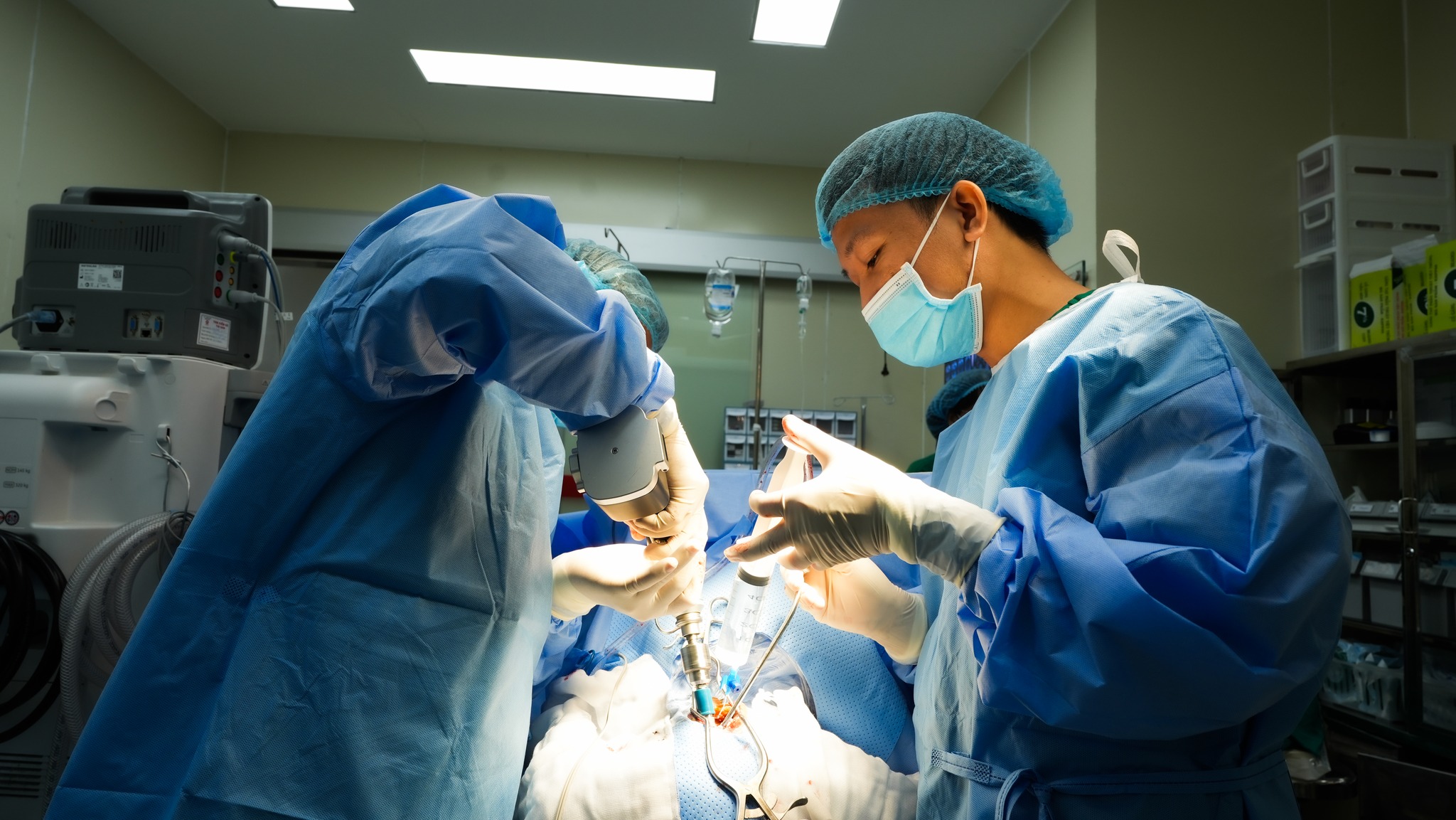 Cứu thành công bệnh nhân người Campuchia xuất huyết não vì bệnh Moyamoya hiếm gặp- Ảnh 1.