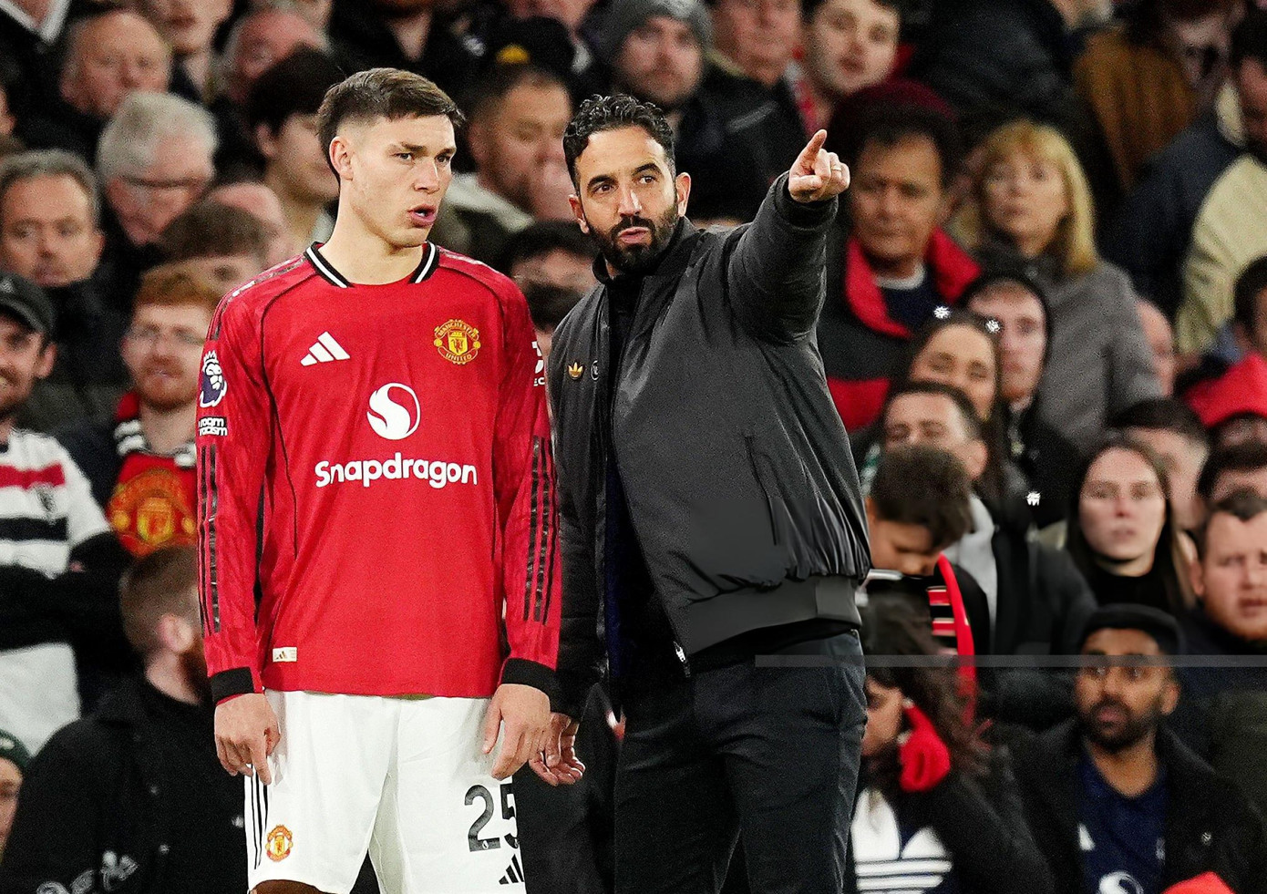 Hai lần Man Utd chết hụt và bài toán khiến HLV Amorim bất lực- Ảnh 1.