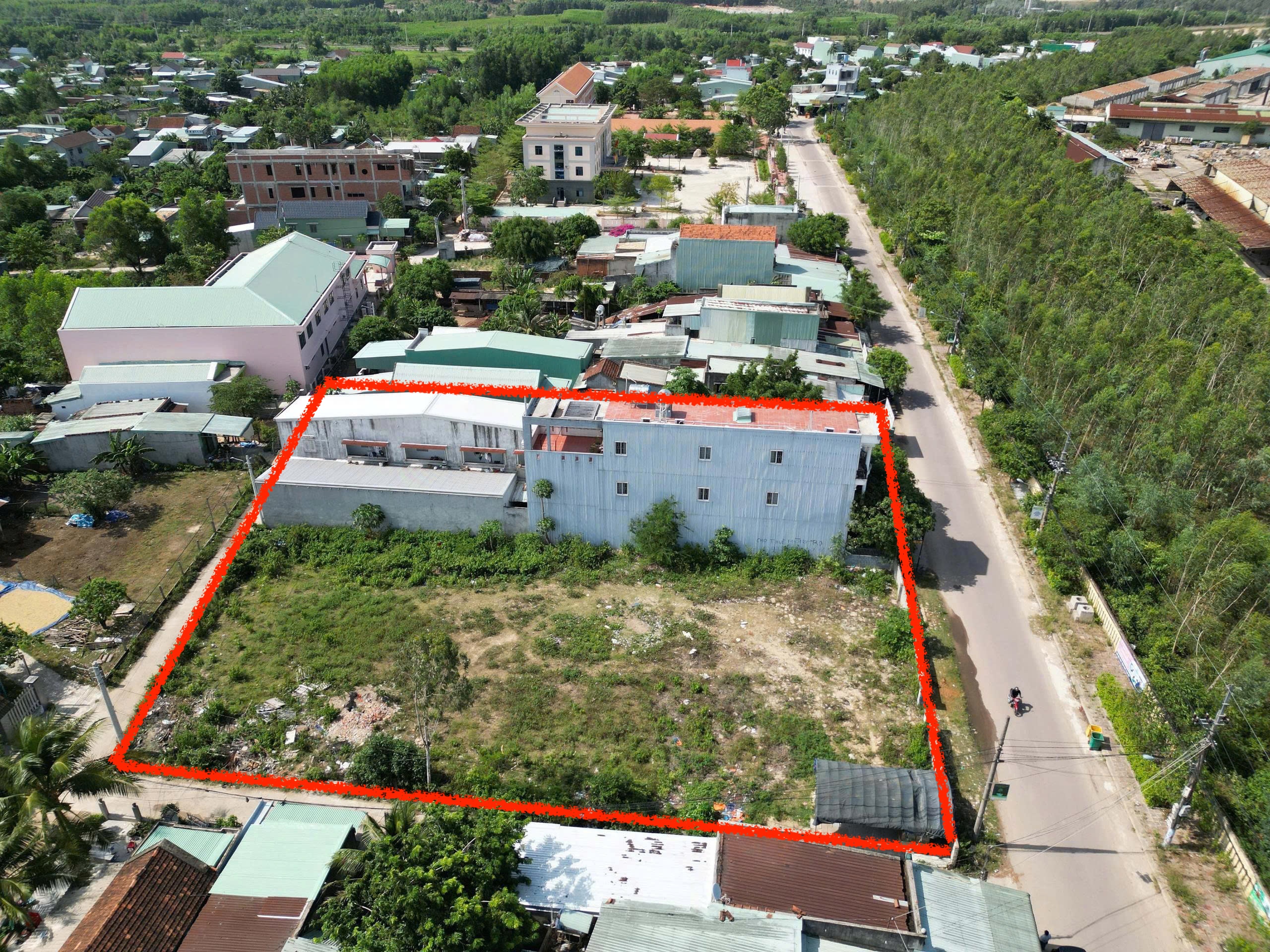 Nhiều cán bộ bị kiến nghị khởi tố vụ xà xẻo lô đất công 2.500 m² - Ảnh 1.