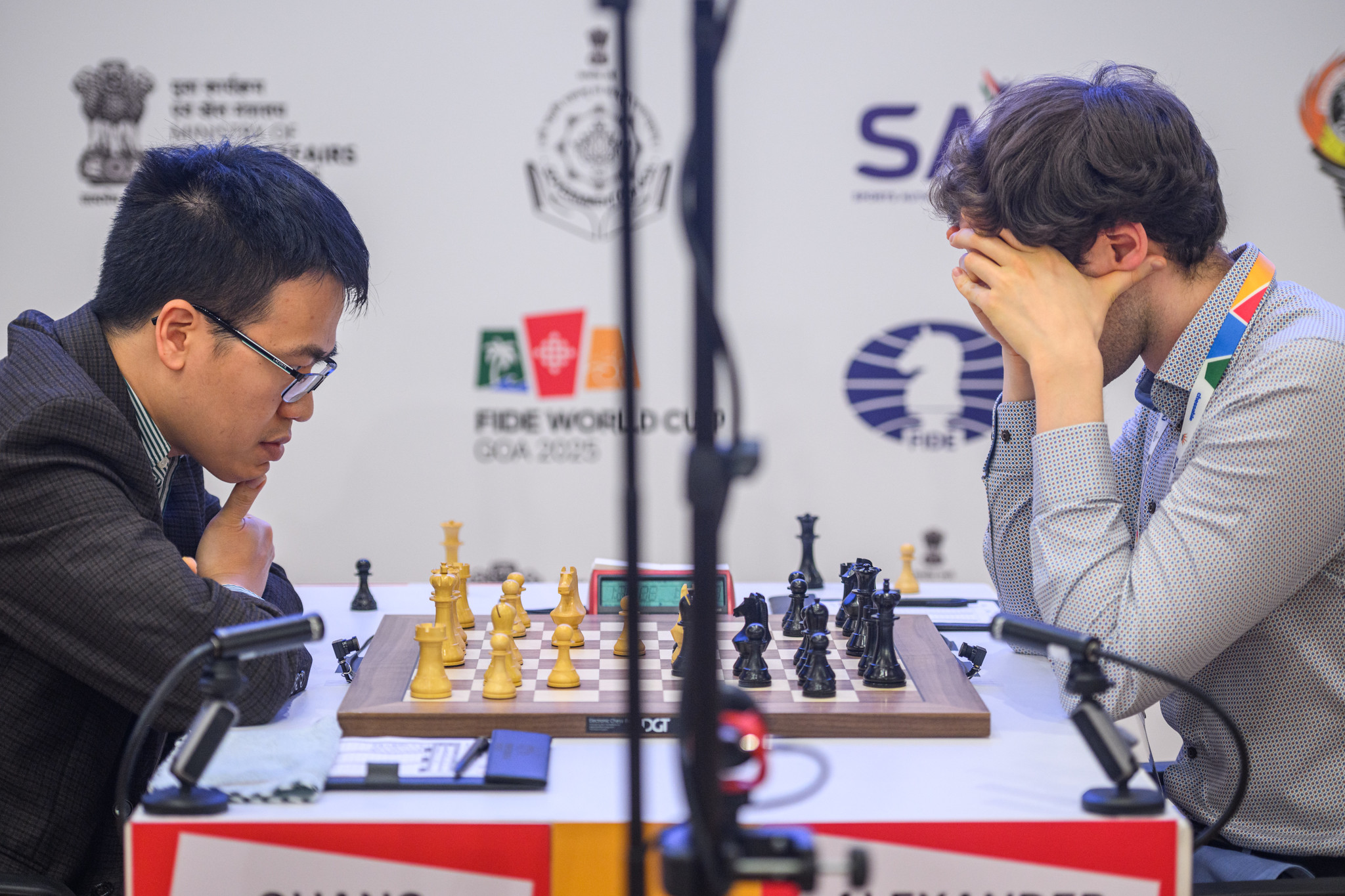 Lê Quang Liêm thoát hiểm ngoạn mục ở World Cup cờ vua- Ảnh 1.