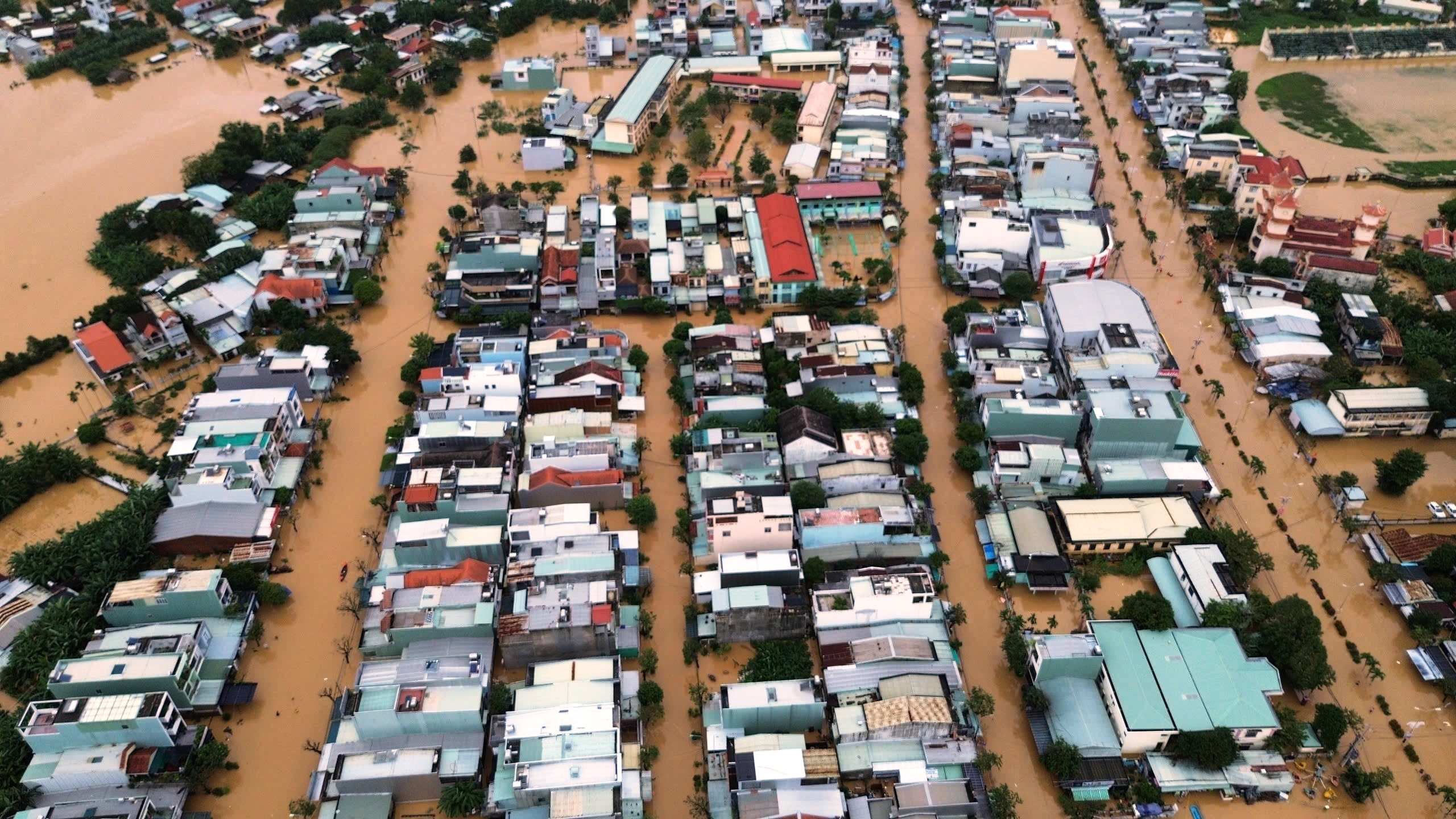 Mưa lũ lịch sử ở miền Trung khiến 53 người chết, mất tích, 129 người bị thương - Ảnh 1.