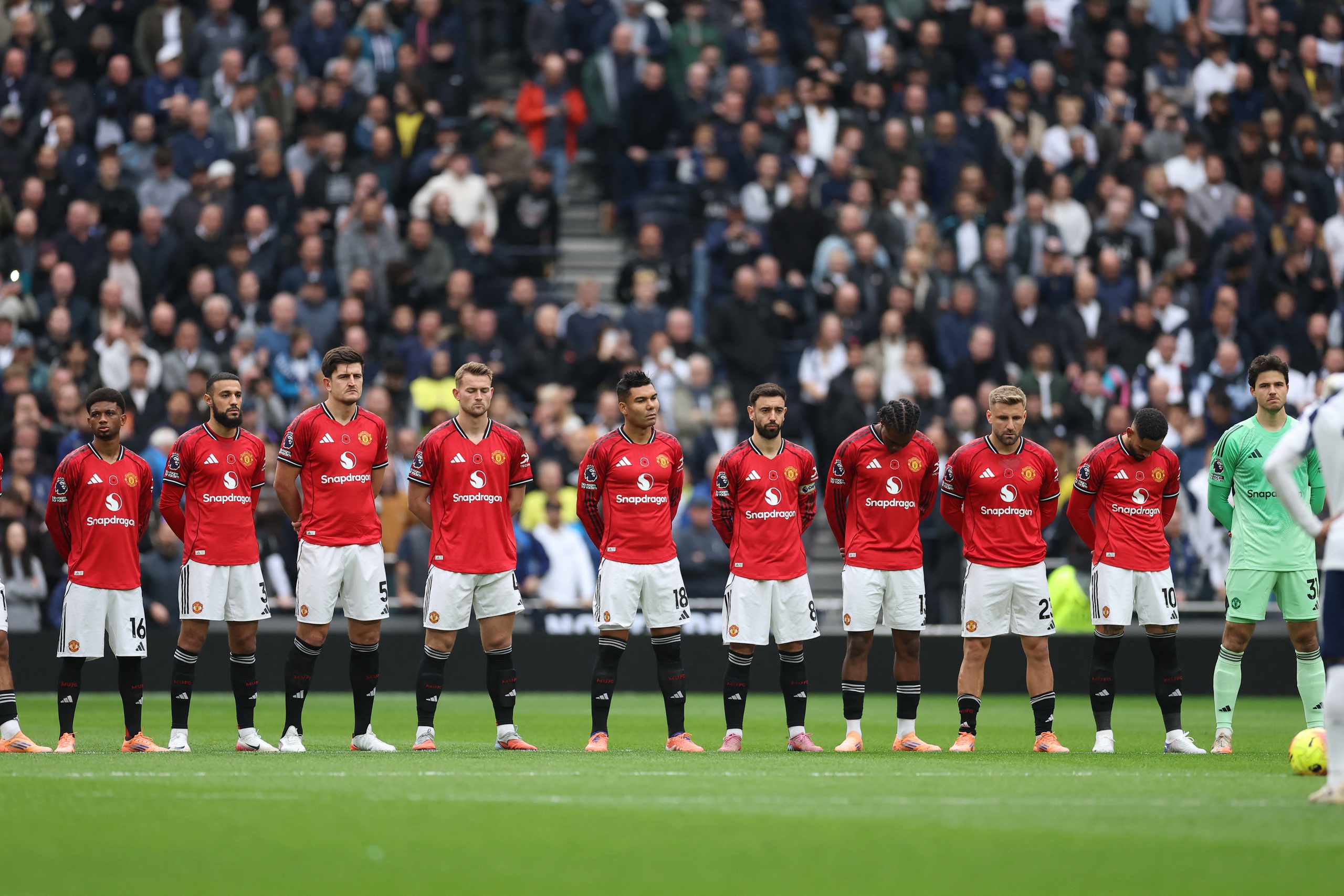 Quyết định cực sai lầm khiến HLV Amorim trả giá, M.U ‘số đỏ’ mới thoát thua Tottenham phút 90+6- Ảnh 1.