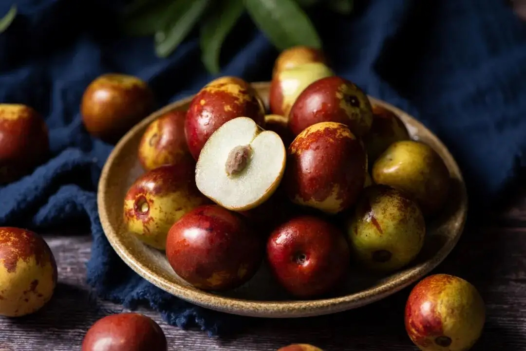 "Vua của vitamin C mùa đông" không phải cam chanh hay táo mà là loại quả này: Giàu tính chống oxy hóa lại còn giảm lo âu và ngủ siêu ngon!