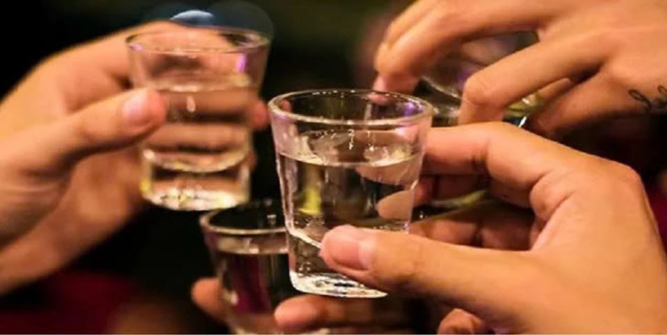 Nghi ngộ độc rượu ở Hải Phòng , 1 người tử vong Sau bữa tiệc - Ảnh 1.