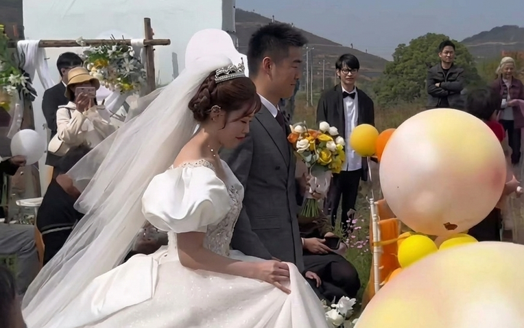 Không thể tin nổi, vợ cũ tái hôn với tài xế của tôi nhưng thân phận thật của anh ta mới làm tôi bàng hoàng lẫn xấu hổ