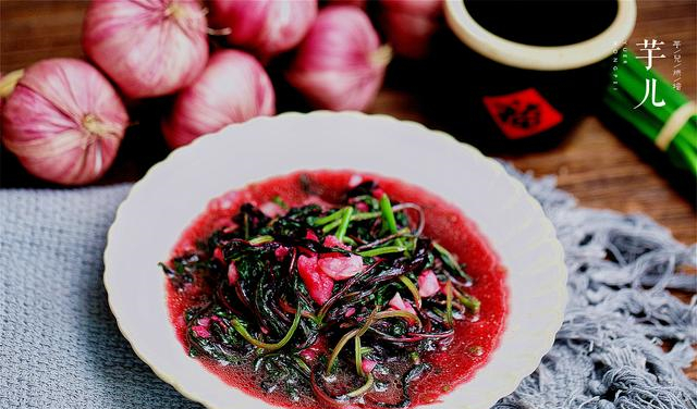 Loại rau trường thọ giàu sắt gấp 4 lần thịt bò, không bao giờ bị phun thuốc trừ sâu, chợ Việt bán rất rẻ