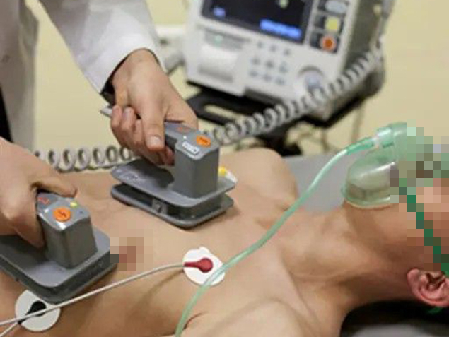 Nam nhân viên IT đột ngột ngừng tim khi đang làm chuyện ấy, người vợ khóc: