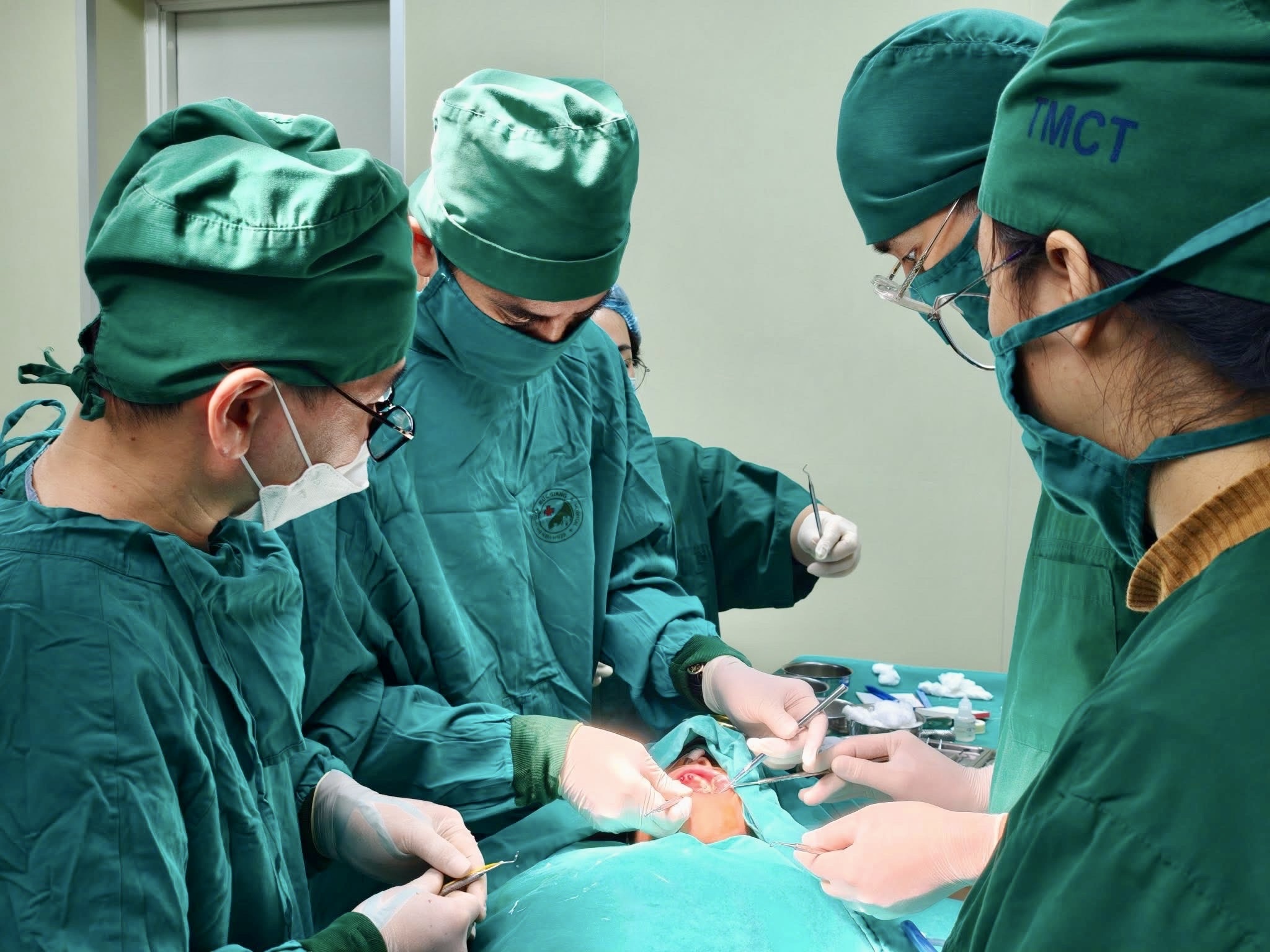 Ngăn ngừa sâu răng khi chỉnh nha mắc cài hoặc máng trong suốt - Ảnh 1.